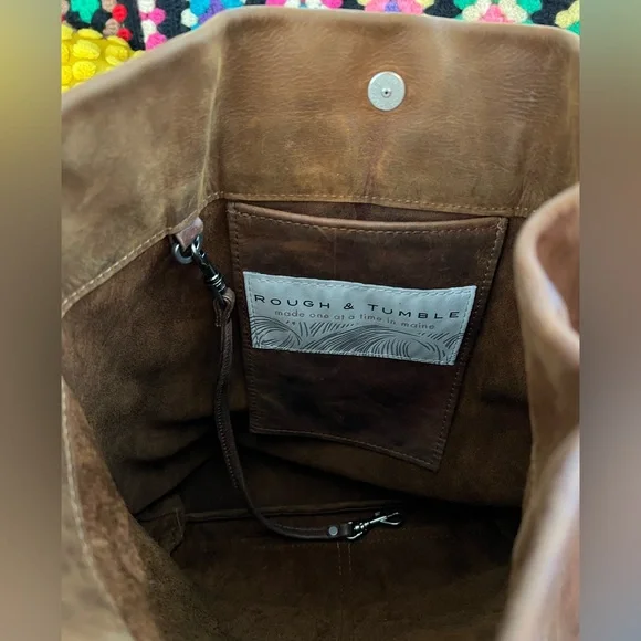 Rough & Tumble Camden Crossbody—rustic pecan - Picture 9 of 10